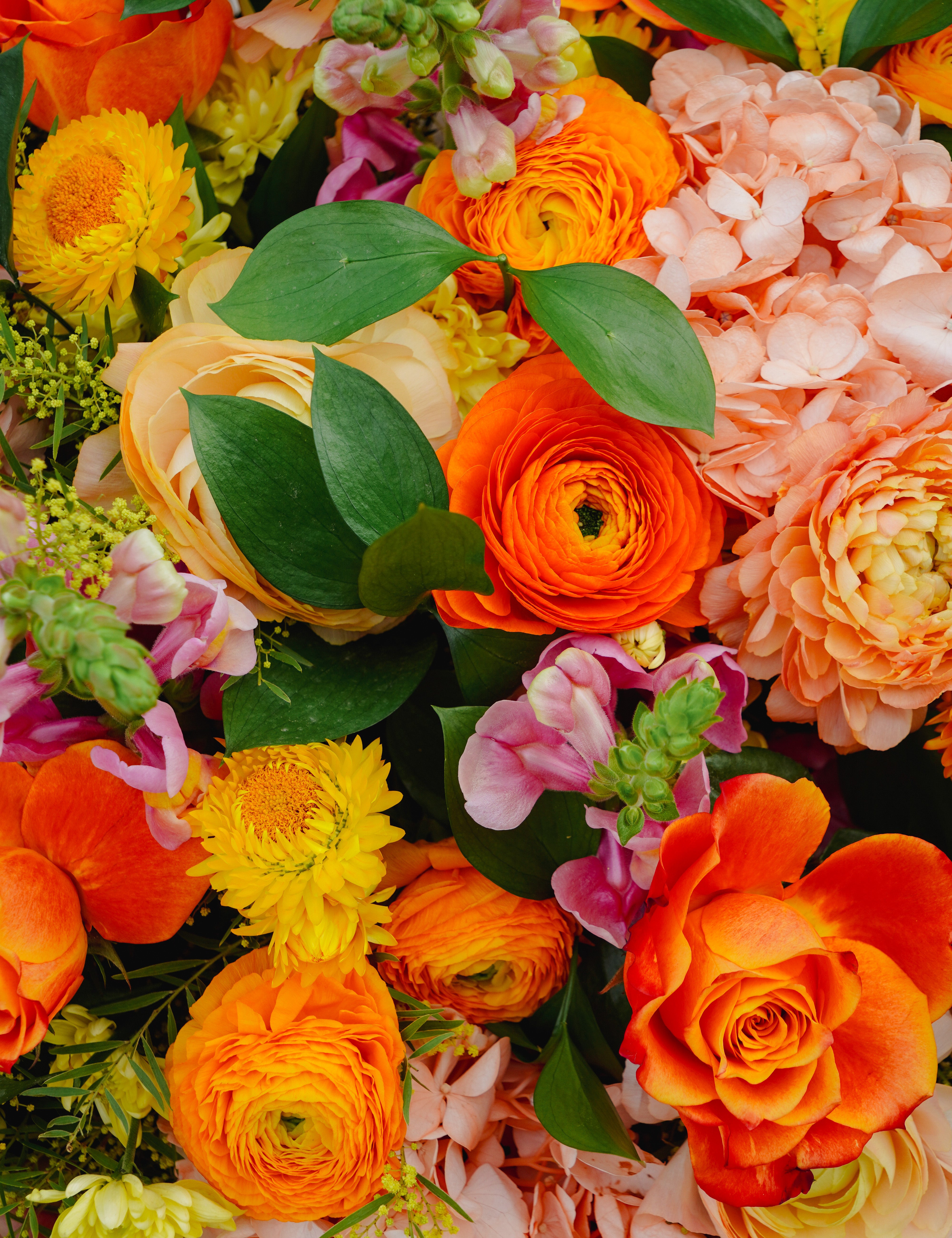 Composition de deuil dans les tons orangés. Rendez un hommage joyeux et personnalisé à vos être chers.
MaisonFiori fleuriste ouvert à Nice. Créations florales élégantes et livraison de fleurs de saison à Nice en avril. Commande en ligne ou en boutique.
Livraison de fleurs de deuil sur Nice. Nous livrons régulièrement nos compositions au sein de l'Athanée de Nice, la Chambre Funéraire de Gairaut et l'Athanée de Monaco. 