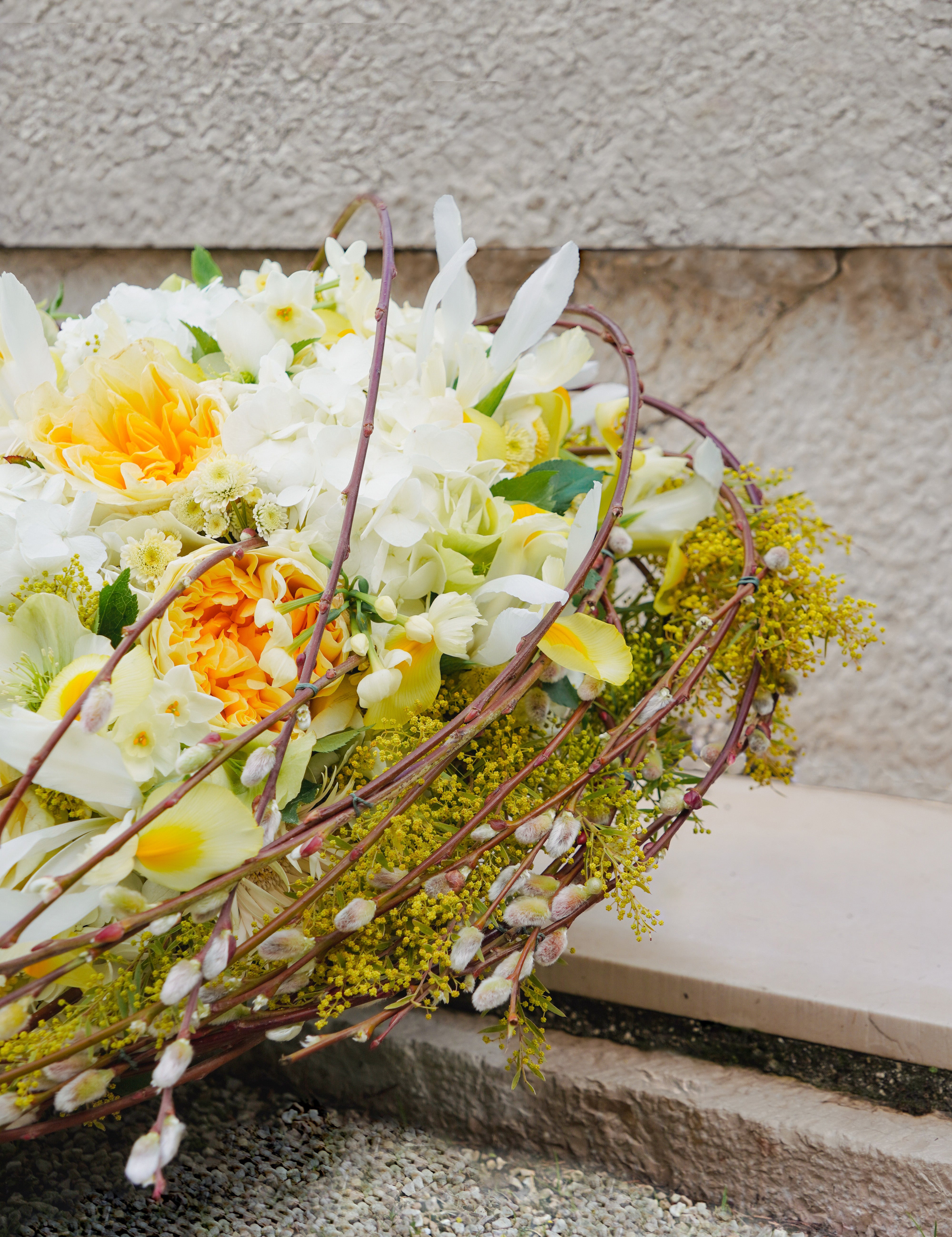 Composition de deuil en forme de coeur dans les tons blancs. Rendez un hommage original et personnalisé à vos être chers.
MaisonFiori fleuriste ouvert à Nice. Créations florales élégantes et livraison de fleurs de saison à Nice en avril. Commande en ligne ou en boutique.
Nous livrons régulièrement nos compositions sur Nice à l'Athanée de Nice, la Chambre Funéraire de Gairaut et l'Athanée de Monaco