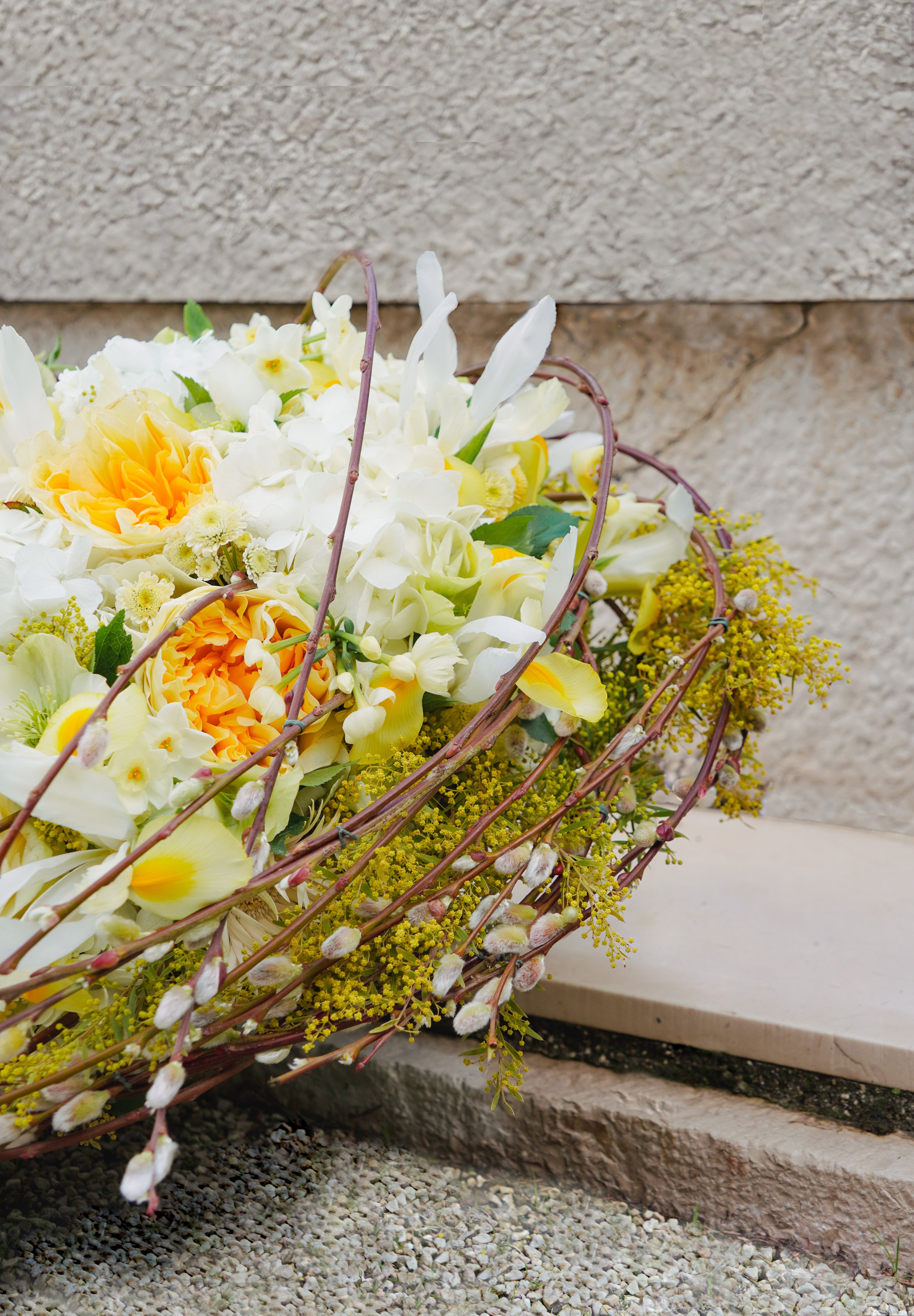 Composition de deuil en forme de coeur dans les tons blancs. Rendez un hommage original et personnalisé à vos être chers.
MaisonFiori fleuriste ouvert à Nice. Créations florales élégantes et livraison de fleurs de saison à Nice en avril. Commande en ligne ou en boutique.
Nous livrons régulièrement nos compositions sur Nice à l'Athanée de Nice, la Chambre Funéraire de Gairaut et l'Athanée de Monaco