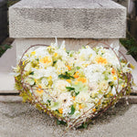 Composition de deuil en forme de coeur dans les tons blancs. Rendez un hommage original et personnalisé à vos être chers.
MaisonFiori fleuriste ouvert à Nice. Créations florales élégantes et livraison de fleurs de saison à Nice en avril. Commande en ligne ou en boutique.
Nous livrons régulièrement nos compositions sur Nice à l'Athanée de Nice, la Chambre Funéraire de Gairaut et l'Athanée de Monaco