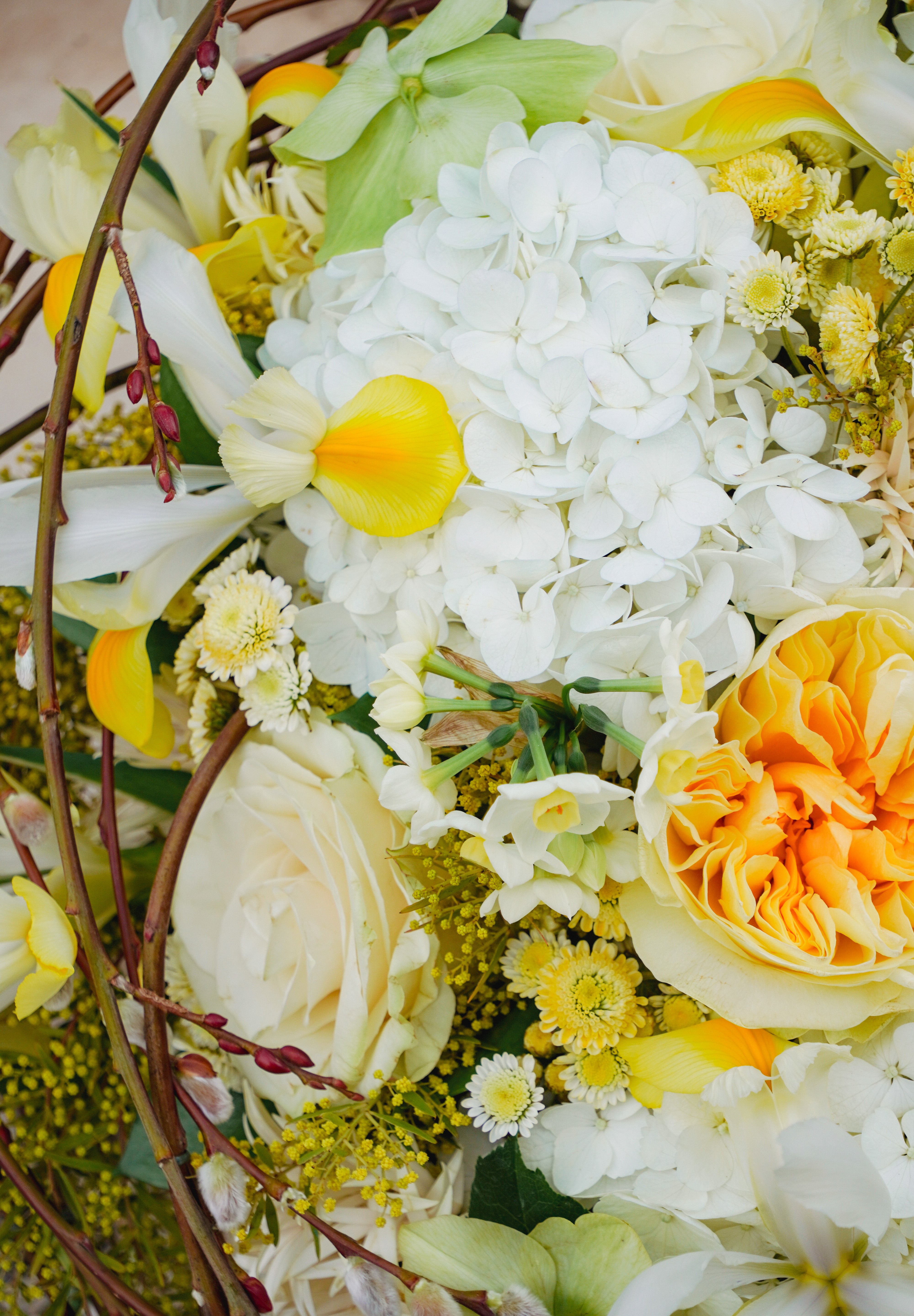 Composition de deuil en forme de coeur dans les tons blancs. Rendez un hommage original et personnalisé à vos être chers.
MaisonFiori fleuriste ouvert à Nice. Créations florales élégantes et livraison de fleurs de saison à Nice en avril. Commande en ligne ou en boutique.
Nous livrons régulièrement nos compositions sur Nice à l'Athanée de Nice, la Chambre Funéraire de Gairaut et l'Athanée de Monaco
