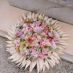 Composition de deuil élégante et contemporaine dans les tons roses.
MaisonFiori fleuriste ouvert à Nice. Bouquets de saison, créations florales élégantes et livraison de fleurs de saison à Nice en avril. Commande en ligne ou en boutique.
Créations florales élégantes et livraison de fleurs de saison à Nice en avril. Commande en ligne ou en boutique.
Nous livrons régulièrement nos compositions sur Nice à l'Athanée de Nice, la Chambre Funéraire de Gairaut et l'Athanée de Monaco